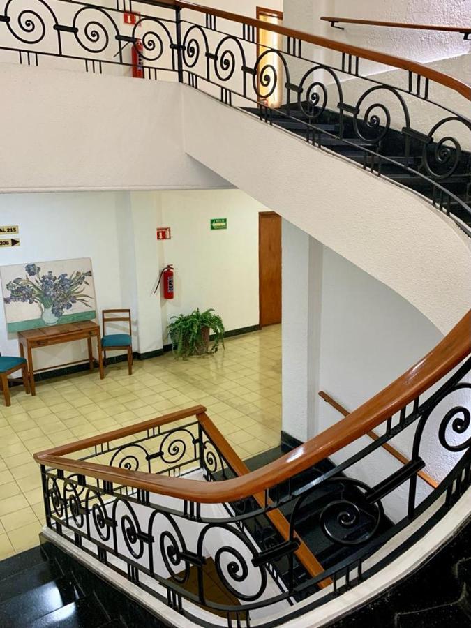 Hotel Capri De Leon Mexico Extérieur photo