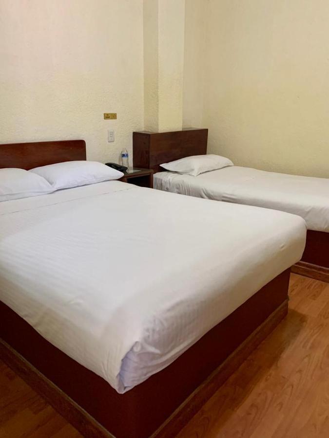 Hotel Capri De Leon Mexico Extérieur photo