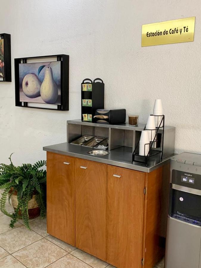 Hotel Capri De Leon Mexico Extérieur photo
